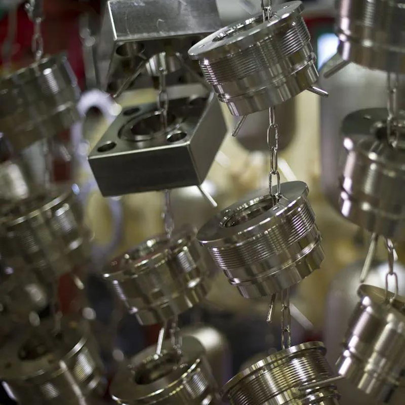 ¿Cuál es la diferencia entre el niquelado no electrolítico y el níquel electrochapado?
